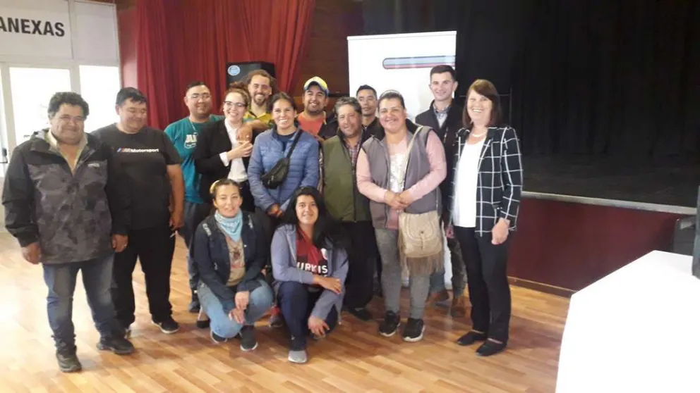 Familias del Loteo Social de Dina Huapi recibieron la escritura de sus terrenos