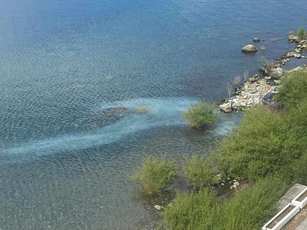 Vecinos denunciaron un nuevo vertido al lago en la zona céntrica