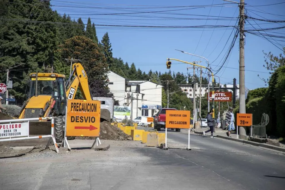La gobernadora advirtió que la obra de Bustillo "avanza con mucha lentitud"