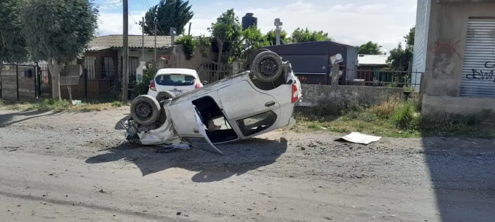 Un joven fue hospitalizado tras un violento vuelco sobre 9 de Julio