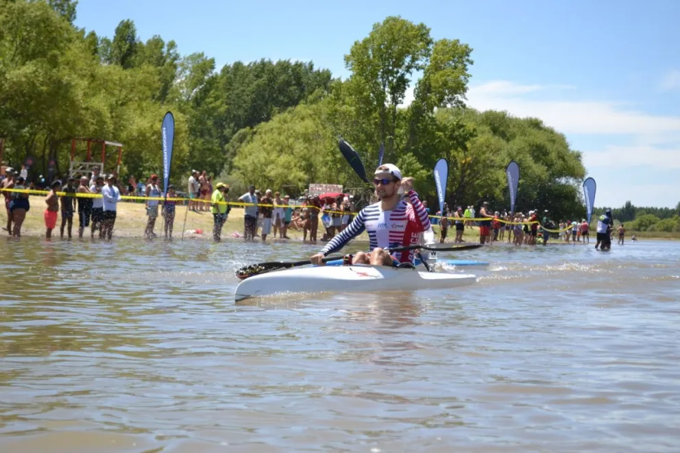 Unos 272 palistas se preparan para la Regata Internacional del Río Negro