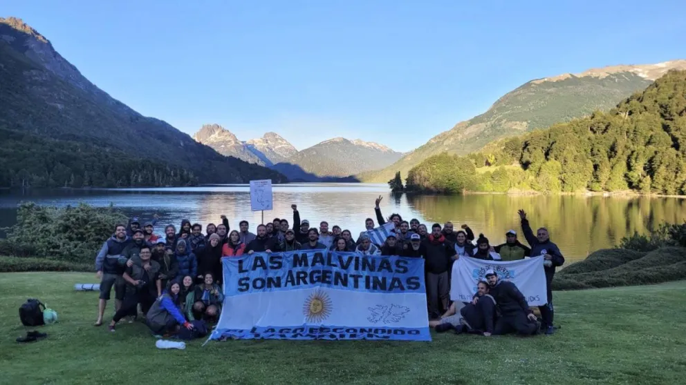 Juan Grabois y un grupo de militantes ingresó a Lago Escondido