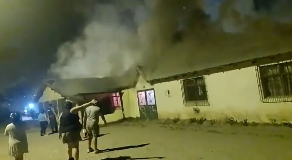 "Nos duele la casa" expresaron desde la escuela Angelelli luego del incendio intencional