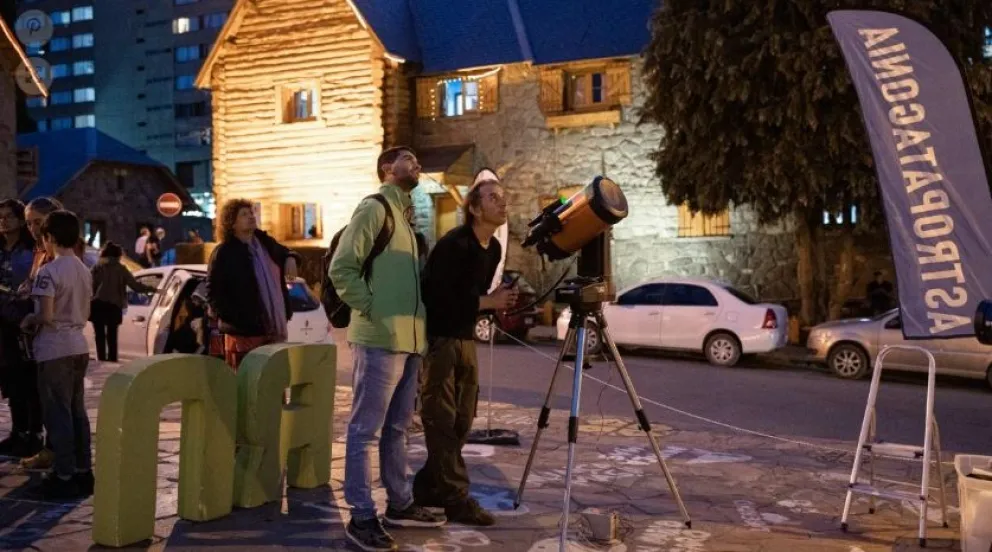 Vecinos y turistas participaron de una noche de astroturismo en Bariloche