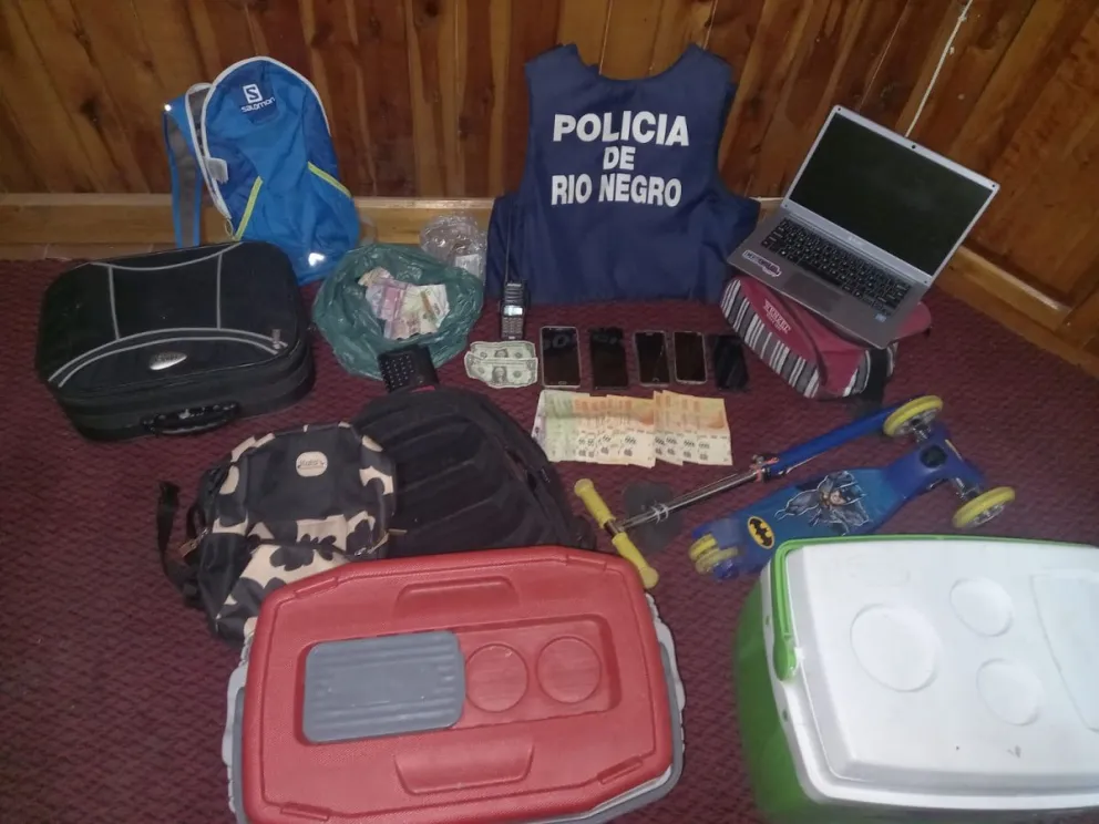 El Bolsón: detienen a ladrón que utilizaba un inhibidor para sustraer elementos de autos estacionados