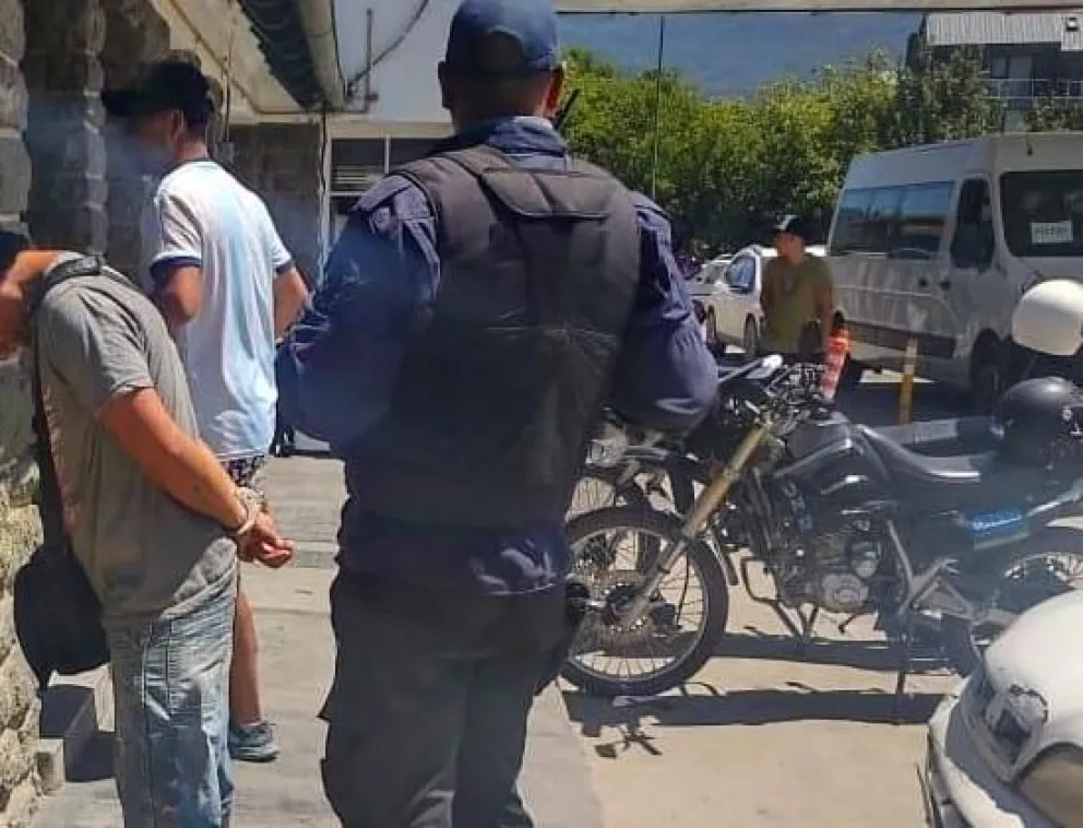 Detuvieron a un hombre que robaba autos utilizando un inhibidor de alarmas