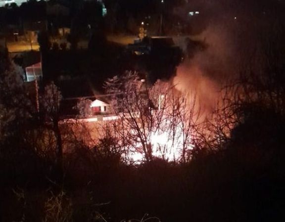 Dos viviendas fueron destruidas por un incendio en el barrio Lera