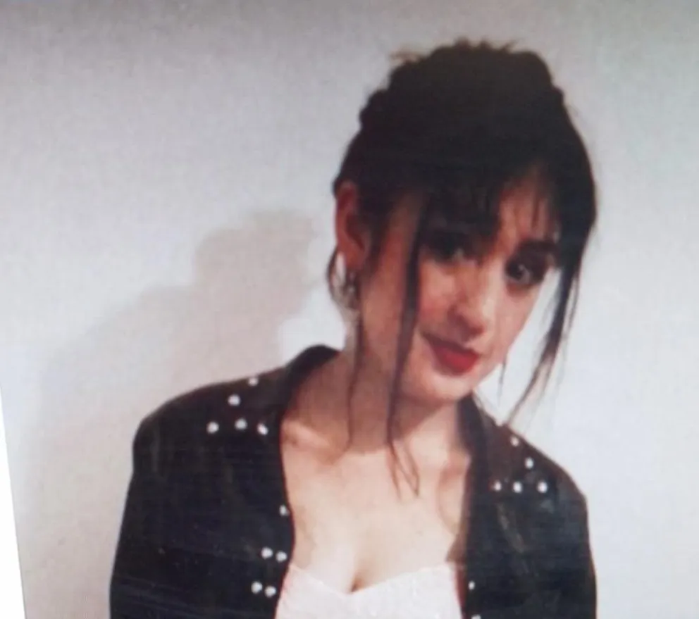 Buscan dar con el paradero de dos adolescentes