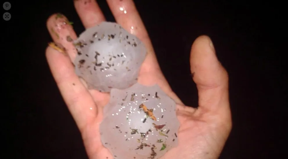 Un muerto, heridos y autos destrozados en Villa Mercedes tras un fuerte temporal de lluvia y granizo