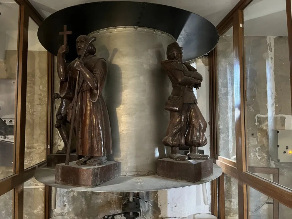  Las históricas figuras del reloj del Centro Cívico volvieron a funcionar