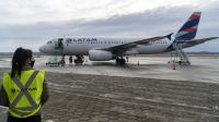 Malvinas: analizan la posible restauración de una ruta aérea directa