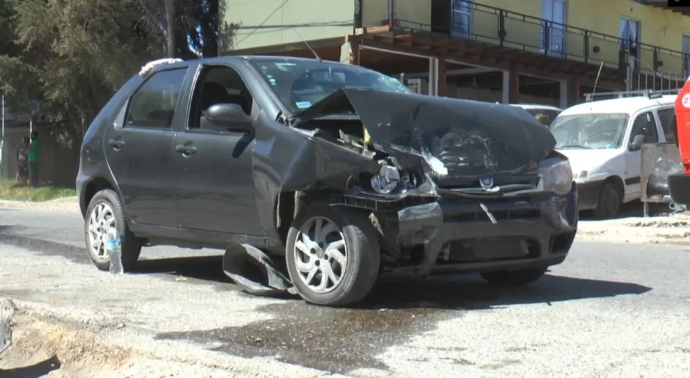 Un choque entre dos autos dejó varias personas heridas