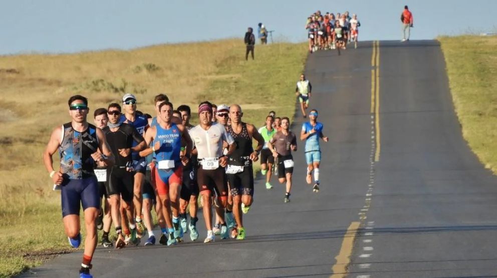 Más de 300 triatletas participaron del Half Camino de la Costa