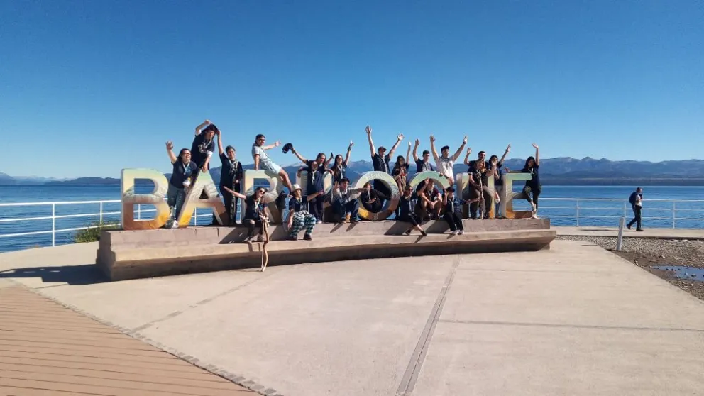 Prohibieron la actividad fotográfica comercial en las letras gigantes de Bariloche