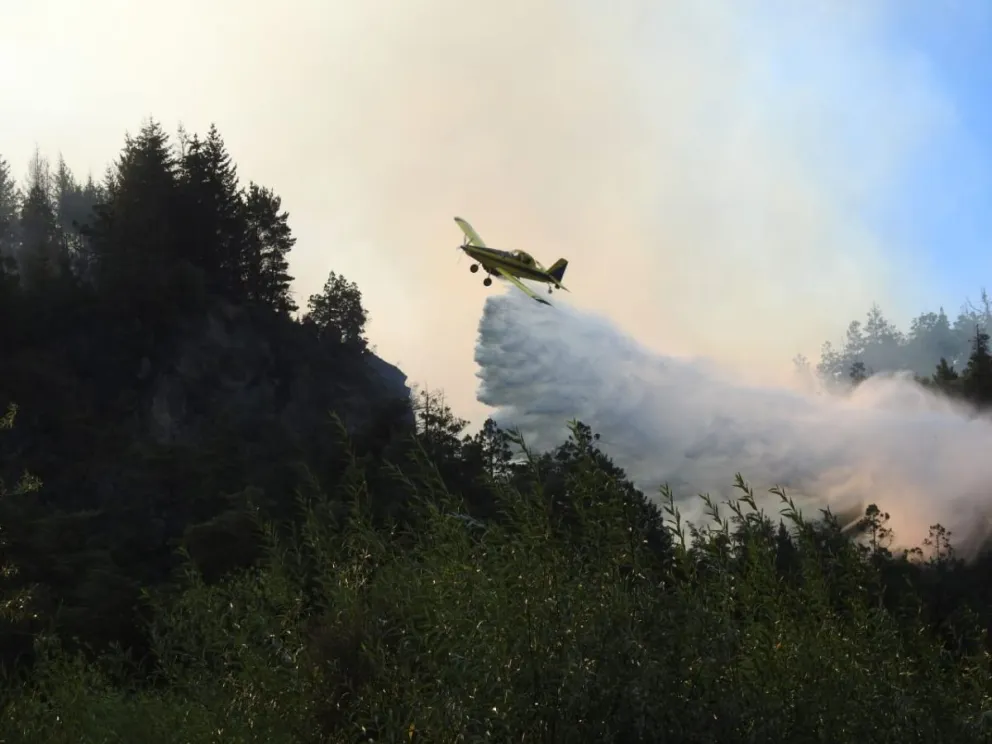 La Provincia asiste a las familias afectadas por el incendio en El Bolsón