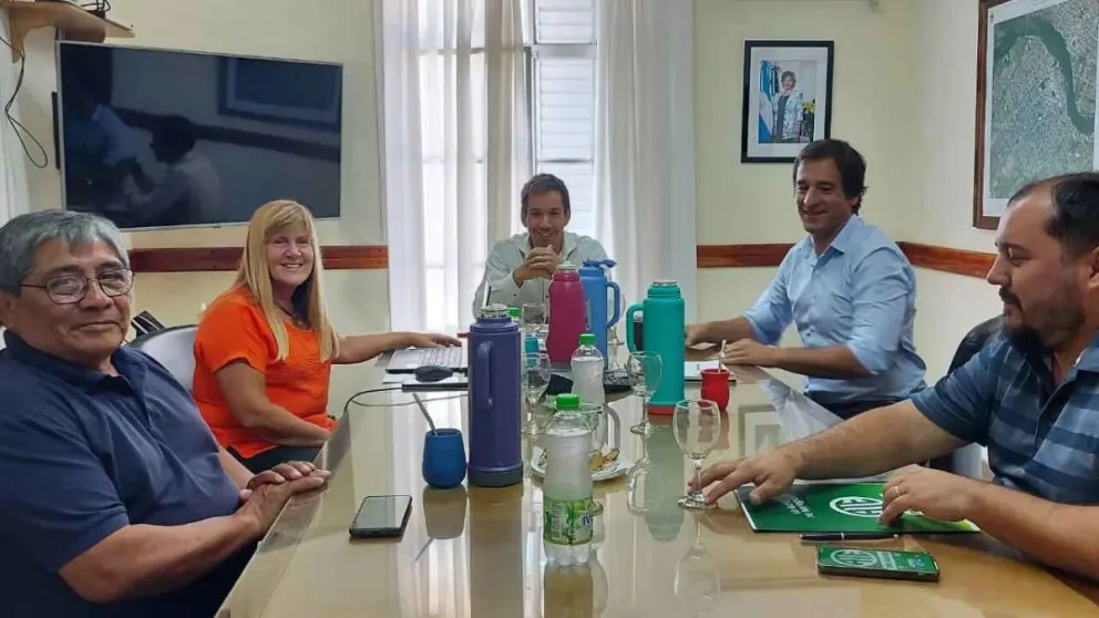 Provincia ofreció a los estatales una nueva oferta que supera el 87% anual