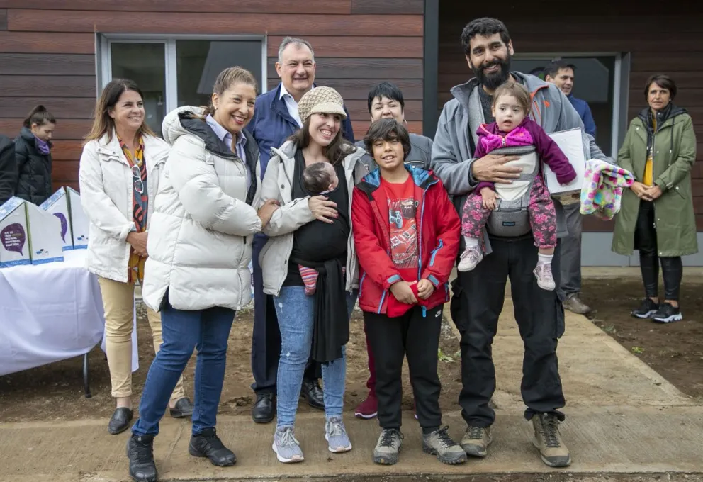 Carreras entregó 41 viviendas en el barrio El Frutillar