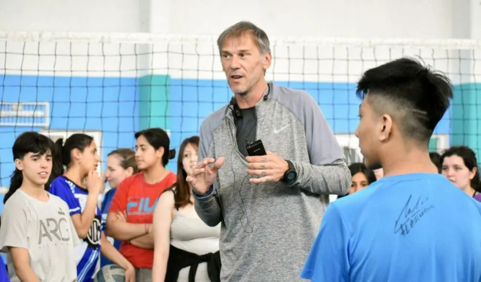 Marcos Milinkovic es una de las figuras que jugará el Bariloche Vóley Tour