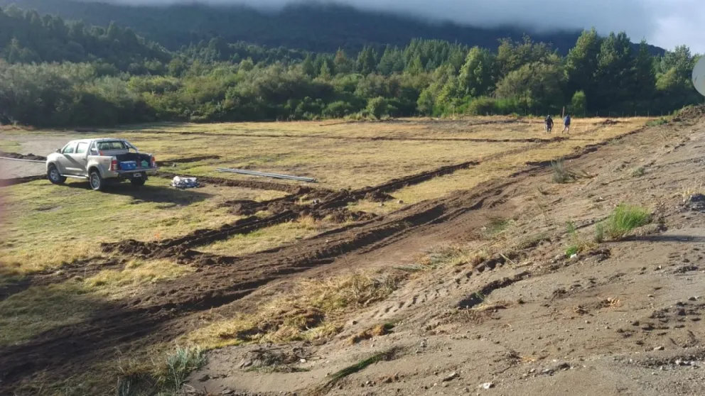 Realizan obras para el riego y parquización del Paseo del Oeste