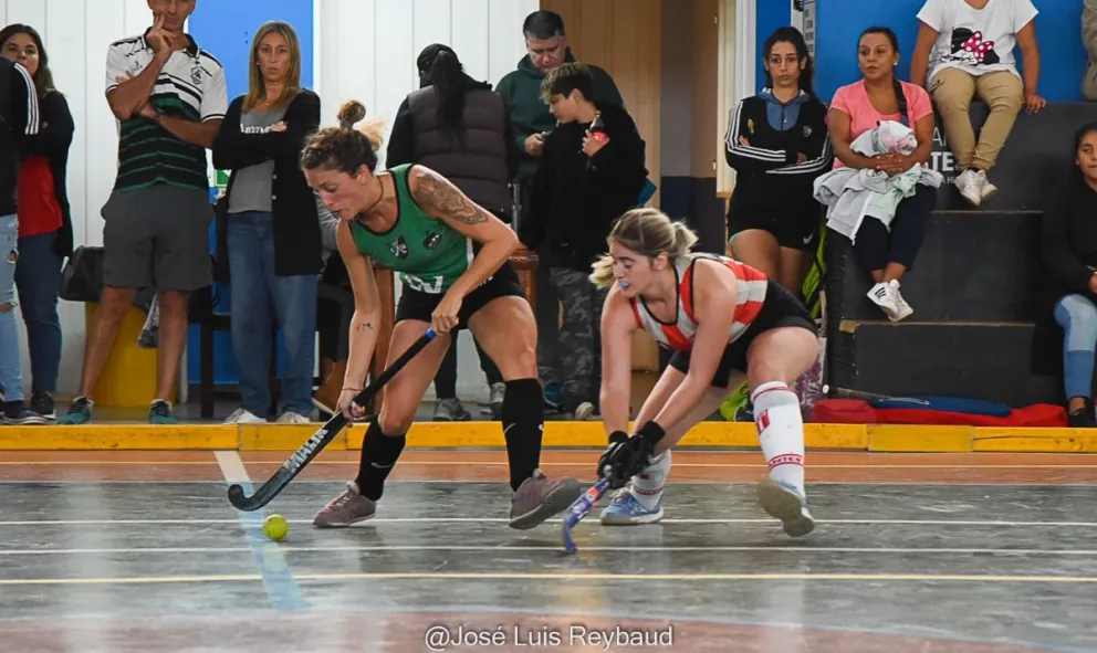 Con partidos de primera en damas y caballeros arrancó el torneo de hockey 