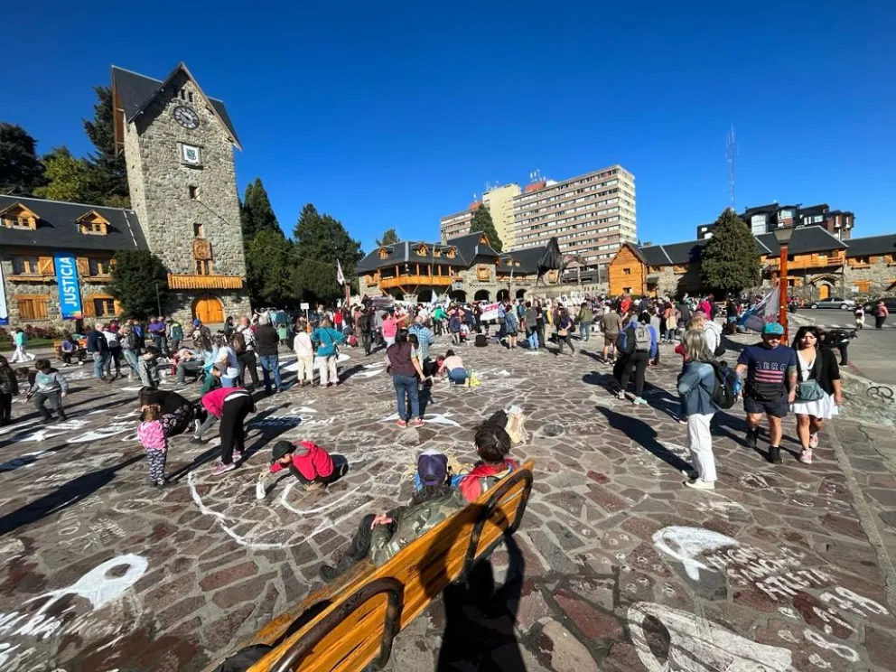 Denuncian a Gennuso por presunto "incumplimiento de los deberes de funcionario público" tras la repintada de pañuelos