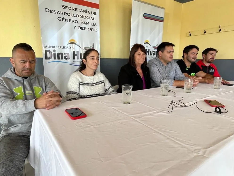 Dina Huapi recibe el campeonato nacional juvenil de boxeo