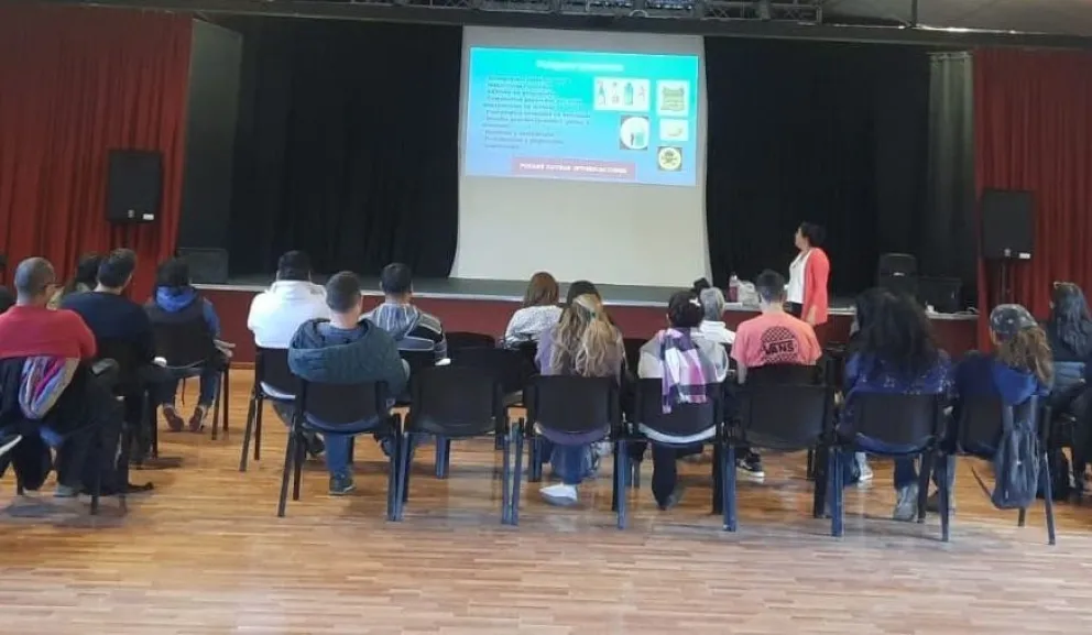 Capacitaron en manipulación segura de alimentos en Dina Huapi