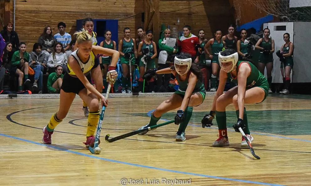 Las categorías menores del hockey local comenzaron su participación en el torneo de la Asociación