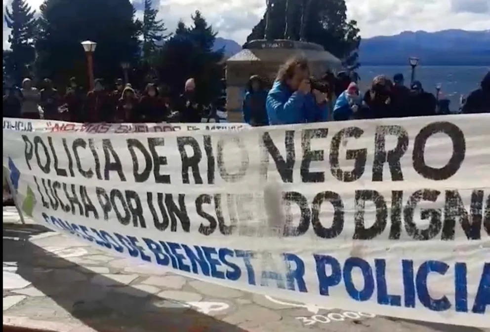En Bariloche también reclamaron por mejoras salariales para los efectivos policiales