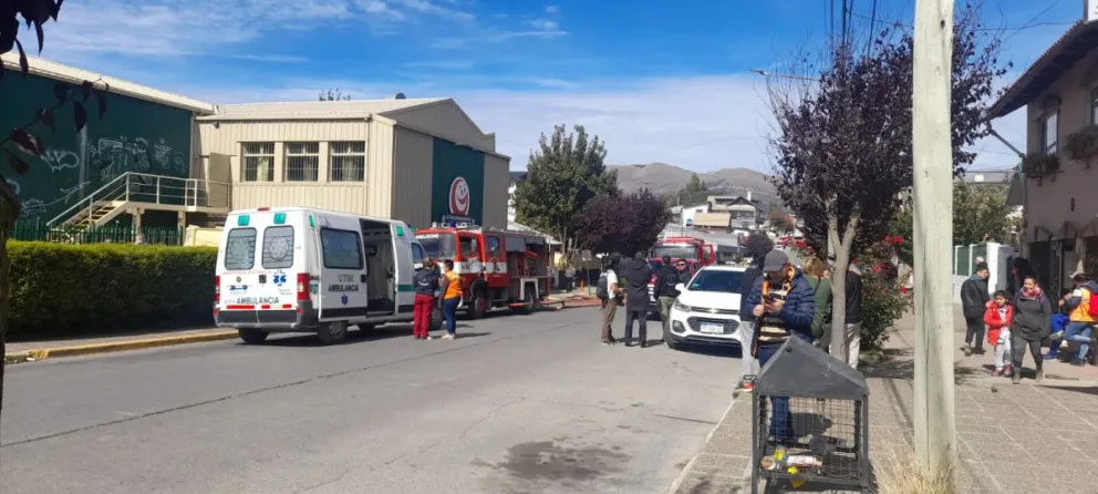 Luego de un amplio despliegue extinguieron el incendio en el Shopping