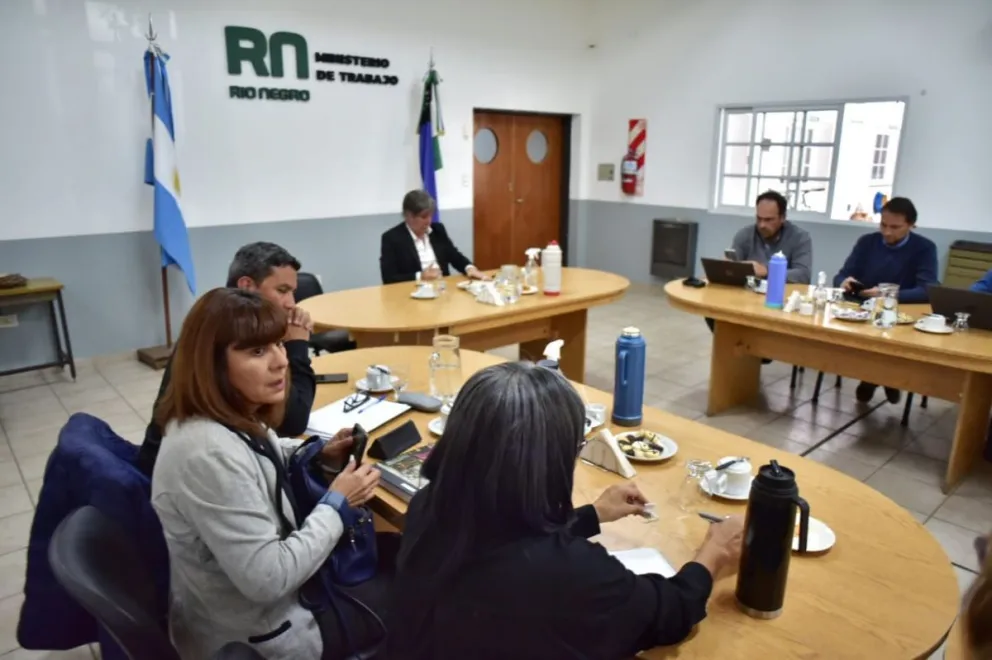 El Gobierno realizó una nueva propuesta salarial para gremios estatales