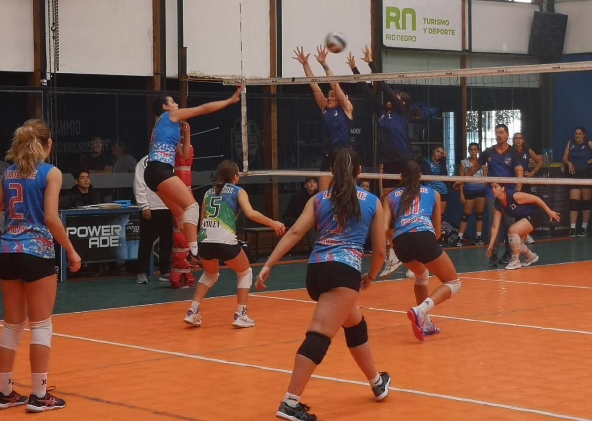 Los mayores del vóley barilochense jugaron otra fecha doble 