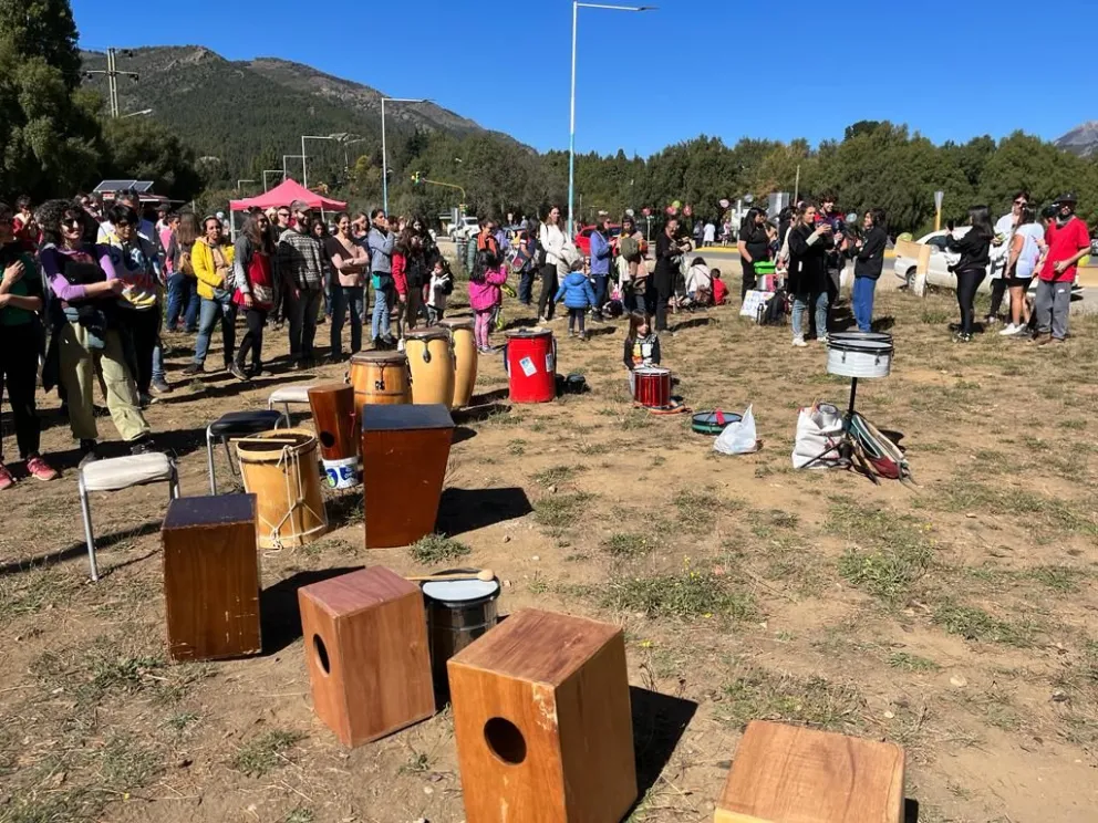 "No es solo por el sueldo", sostienen docentes de Bariloche ante padres y alumnos