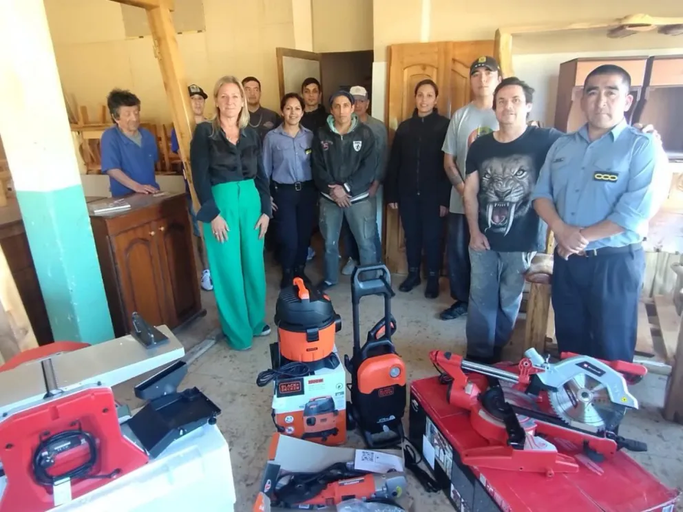 Entregan insumos y herramientas a la Casa de Pre-egreso del Penal 3