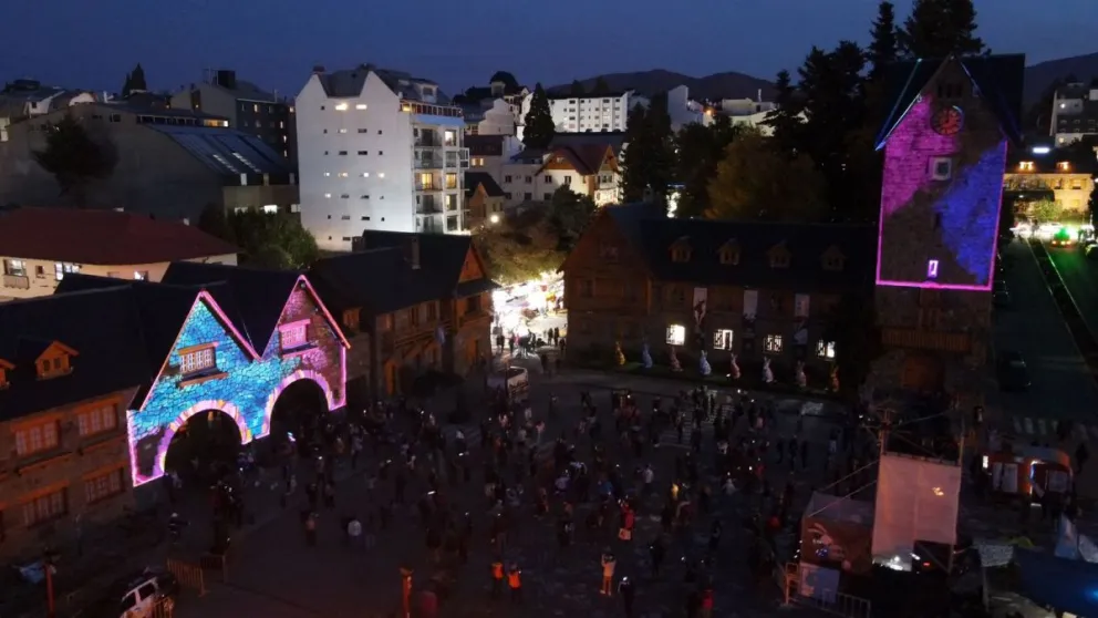 La Fiesta del Chocolate sorprendió con un espectacular show de luces en el Cívico