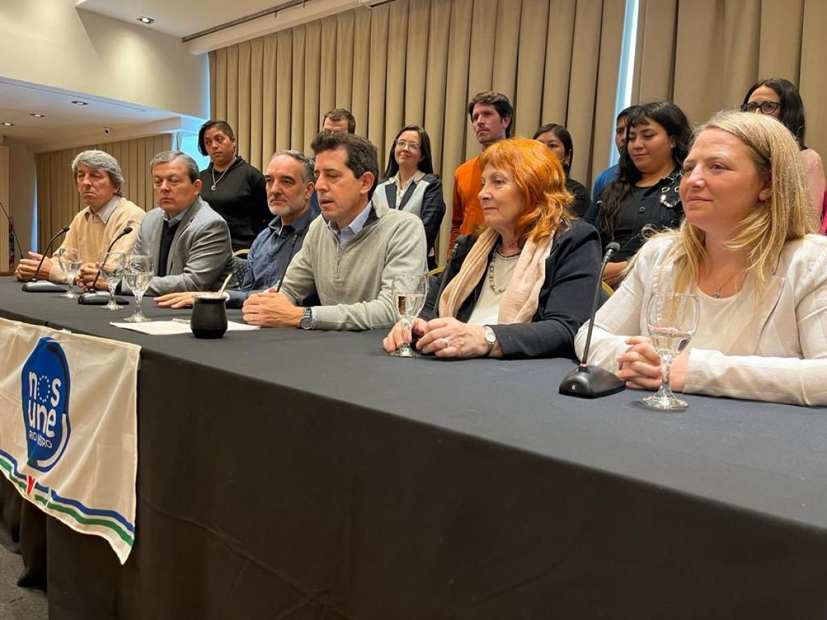Mascardi: "Sigamos apostando a la resolución del conflicto con diálogo y en paz", dijo Wado De Pedro