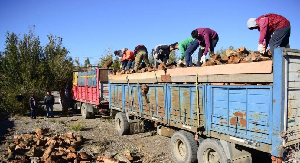 El Plan Calor continúa llegando a las familias con leña fraccionada