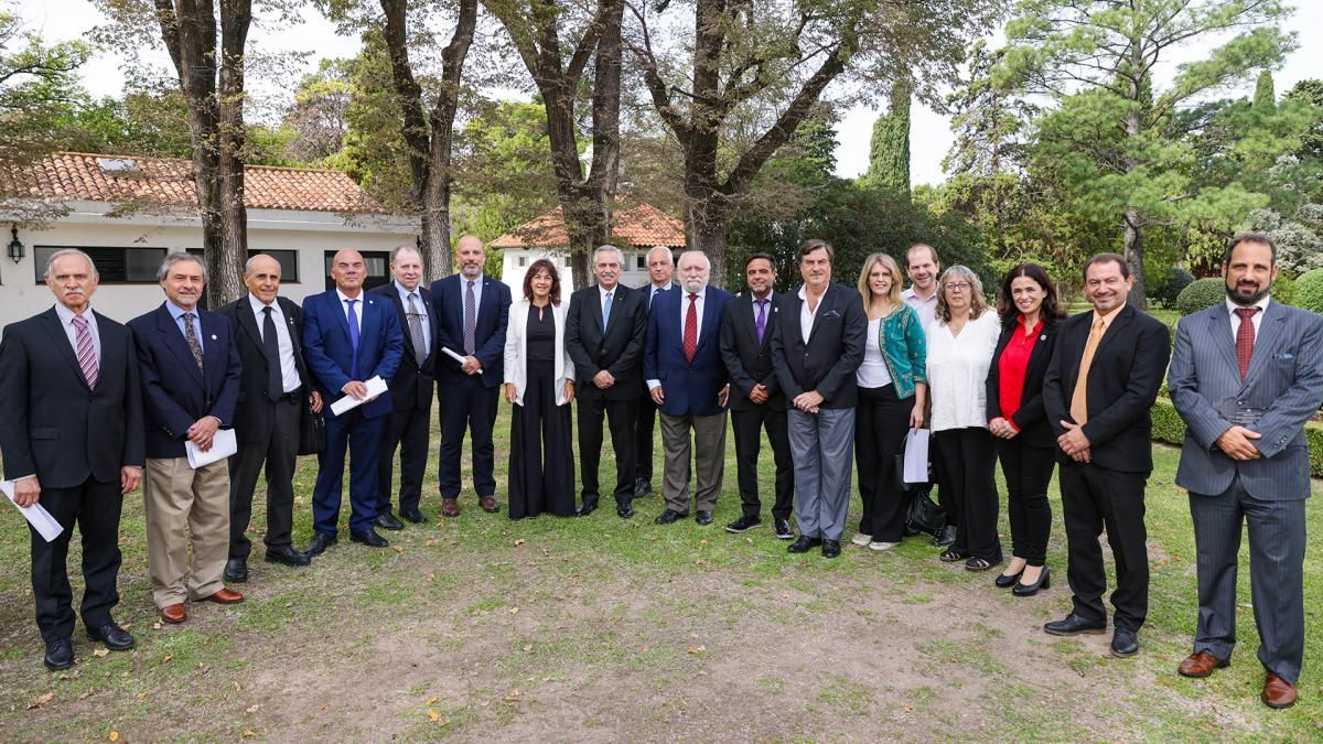 Las farmacias podrán vender remedios recetados por veterinarios