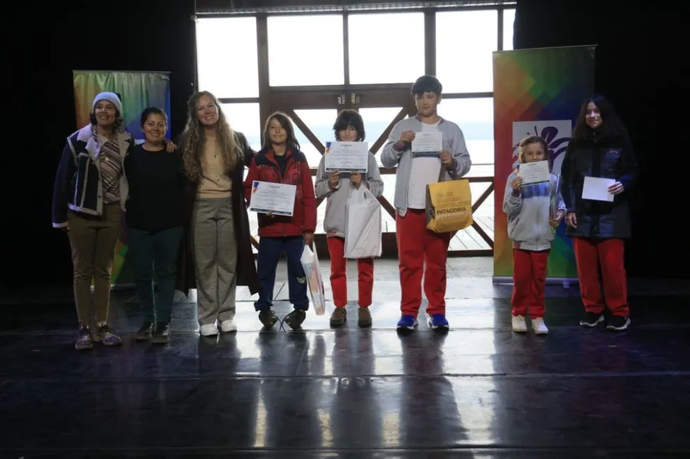 Se entregaron certificados de los premios del Día Mundial de los Derechos al Consumidor