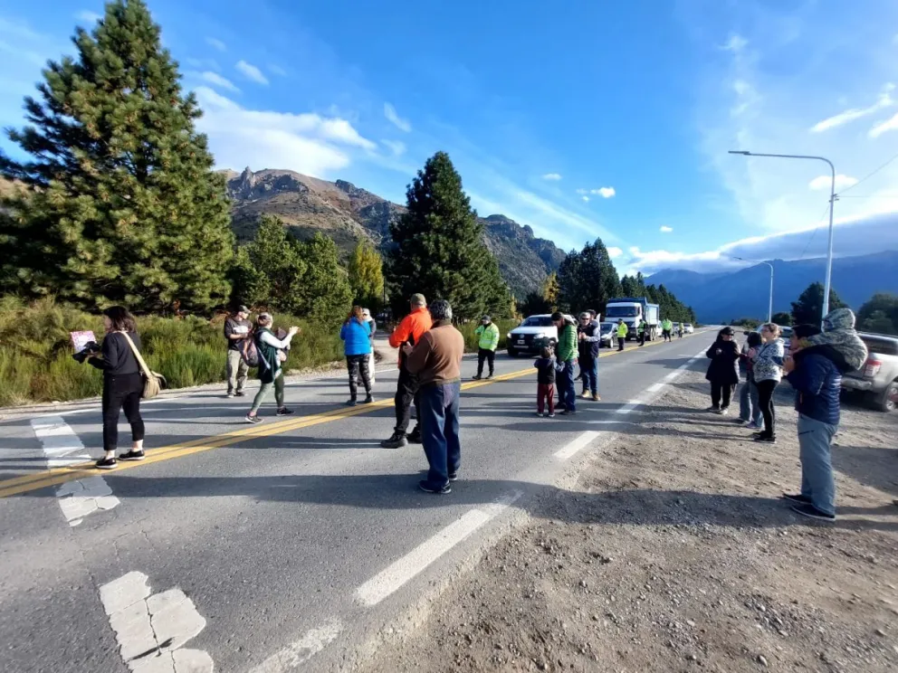 Inseguridad: Vecinos de Lago Gutiérrez cortaron la ruta para exigir más presencia policial
