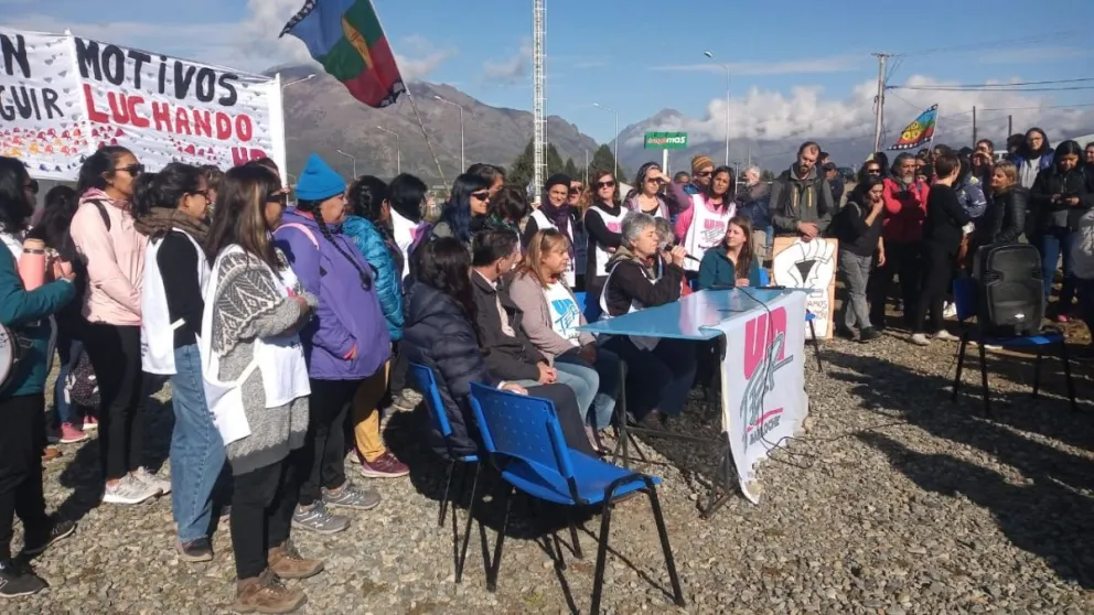 Paro de Unter: Docentes se concentraron en la rotonda de Herman y Pasaje Gutiérrez