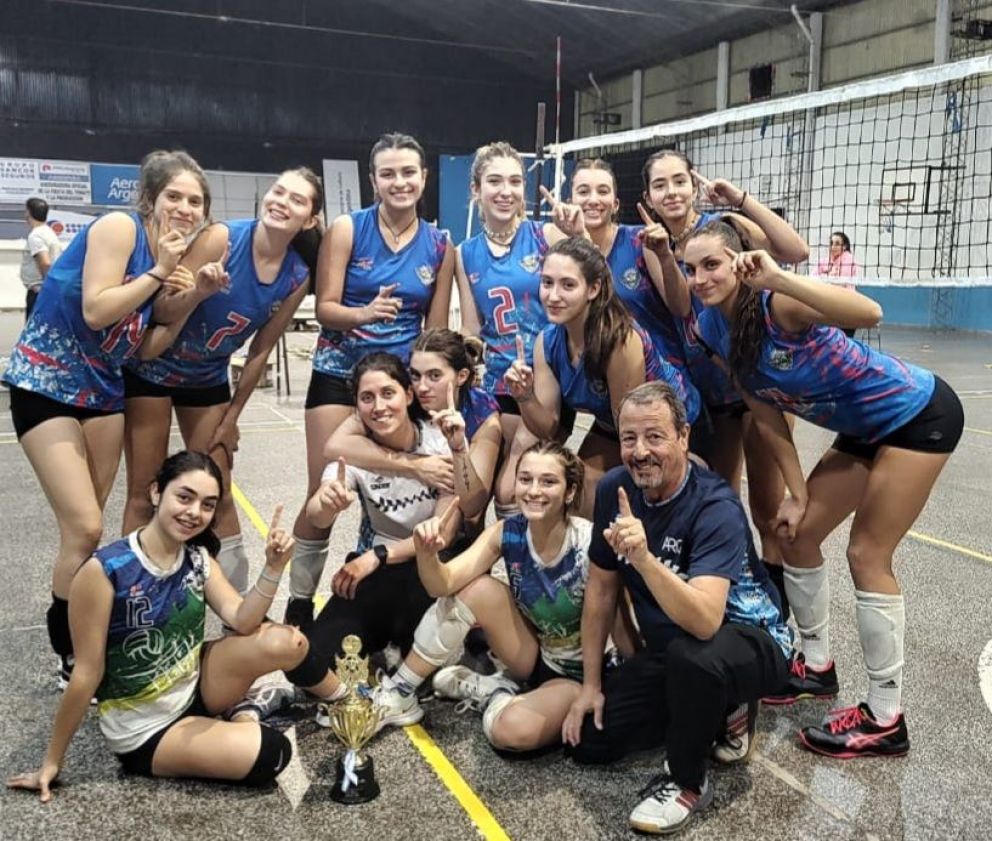 La selección femenina Sub18 de vóley local fue campeona provincial 