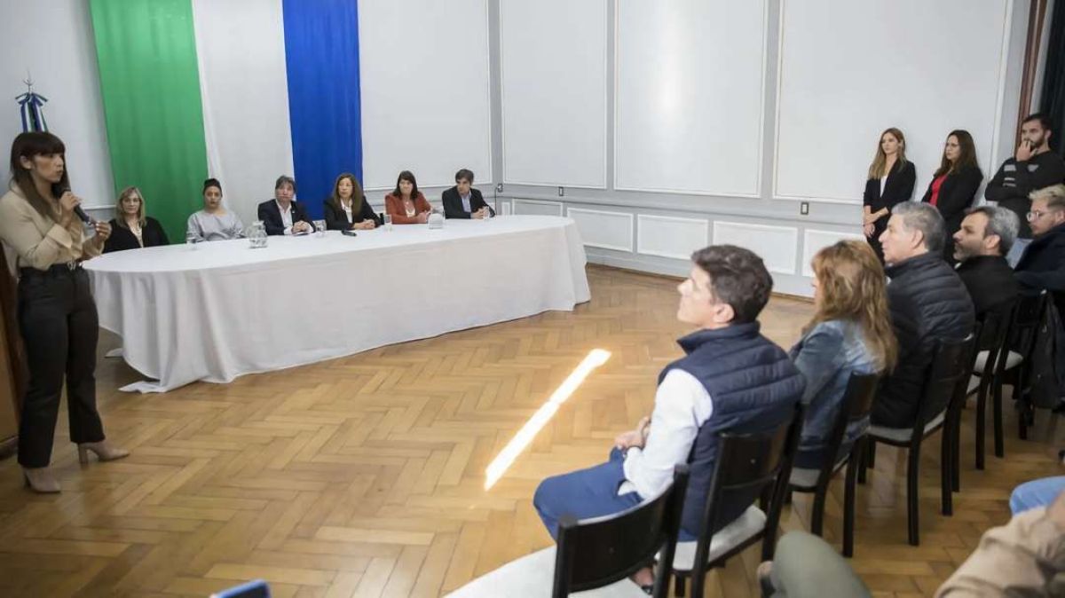 Provincia firmó convenio de prestación de servicio electoral con 3 comunas