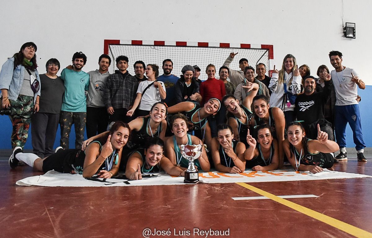 Hualas y Pehuenes ascendieron en el Argentino de Hockey Pista que se realizó en Dina Huapi