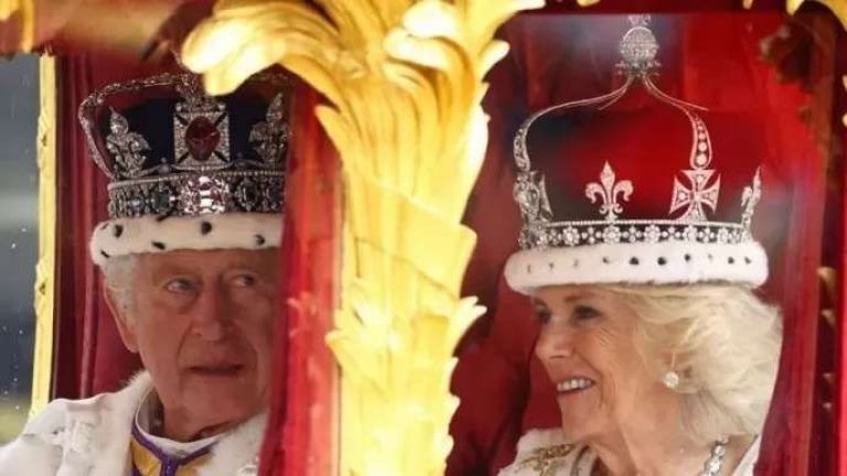 El rey Carlos III y su esposa Camila fueron coronados en una histórica ceremonia para el Reino Unido