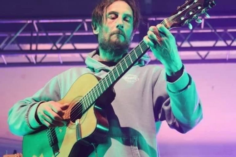Desde MUEBA expresaron sus condolencias por la partida del músico Ezequiel Ruiz