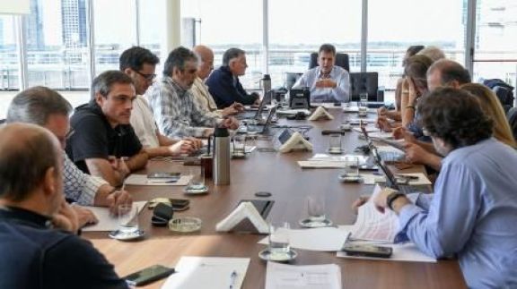 Sube la tasa de interés y el Banco Central interviene para estabilizar tipo de cambios
