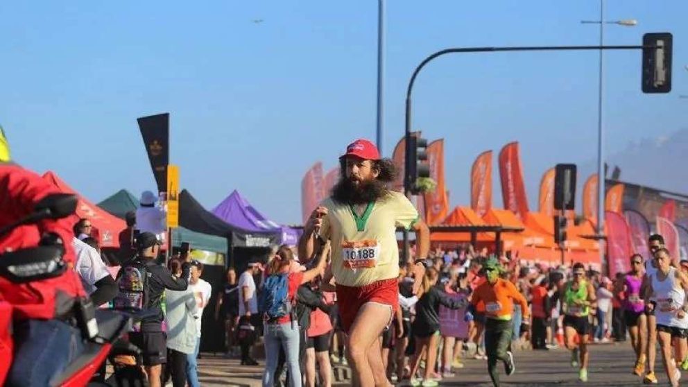 "Forrest Gump chileno" brilló en la Maratón de Santiago