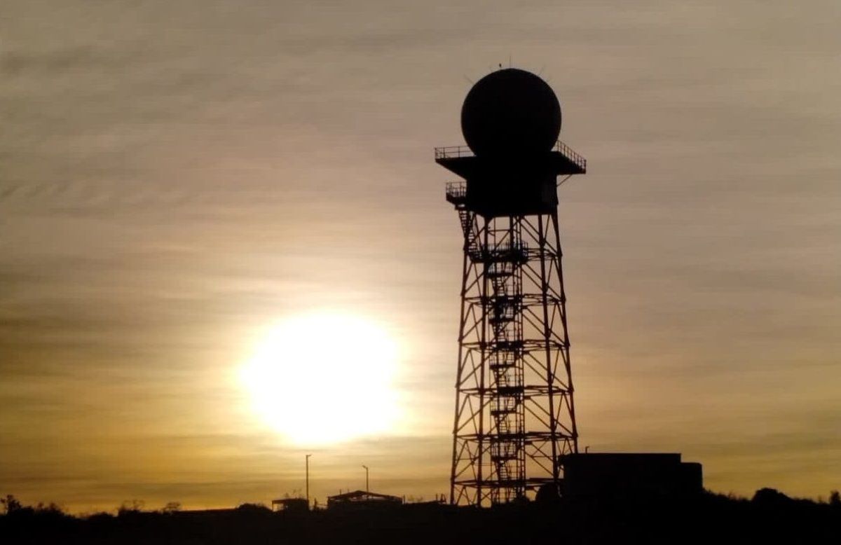 Instalaron en Las Grutas el primero de los nuevos radares climatológicos fabricados por INVAP
