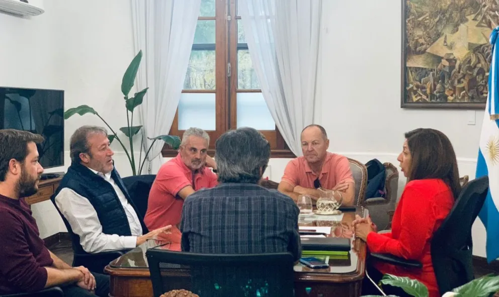 Carreras recibió a las autoridades regionales de Vialidad Nacional